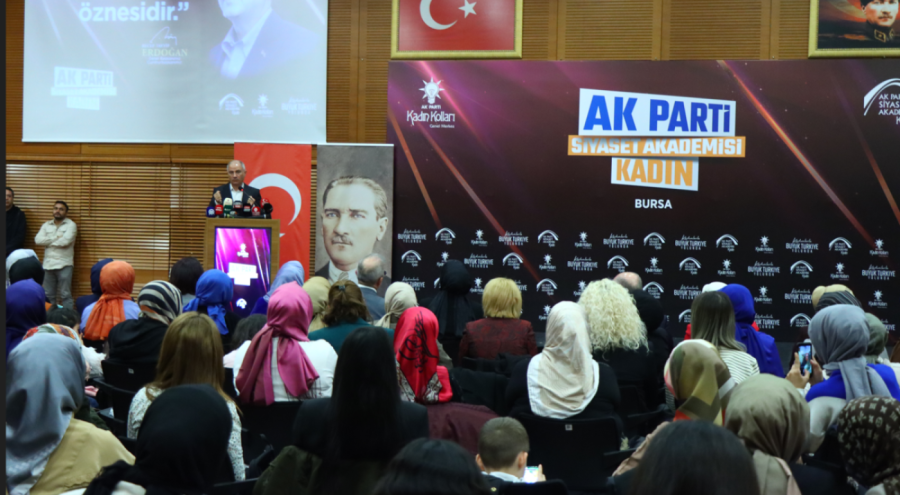 Bursa'da 20. dönem 'Siyaset Akademisi Sertifika Töreni gerçekleşti