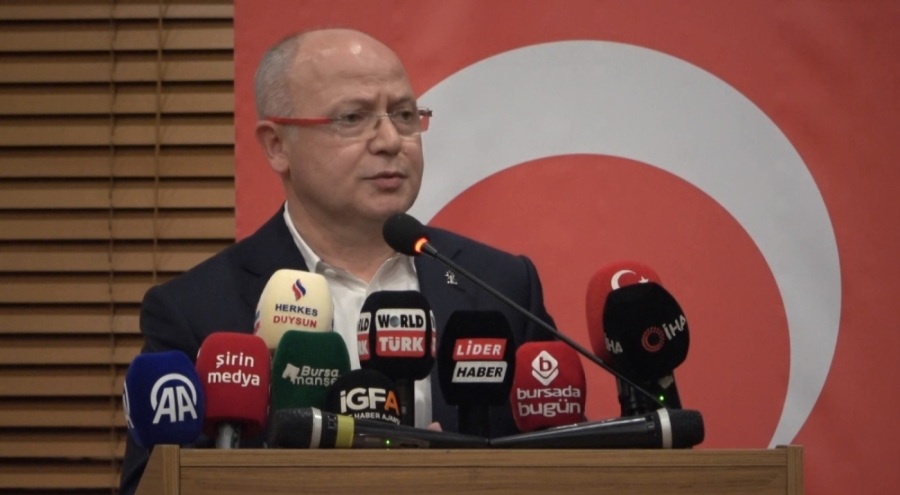 Davut Gürkan, Bursa'da düzenlenen Siyaset Akademisi töreninde konuştu