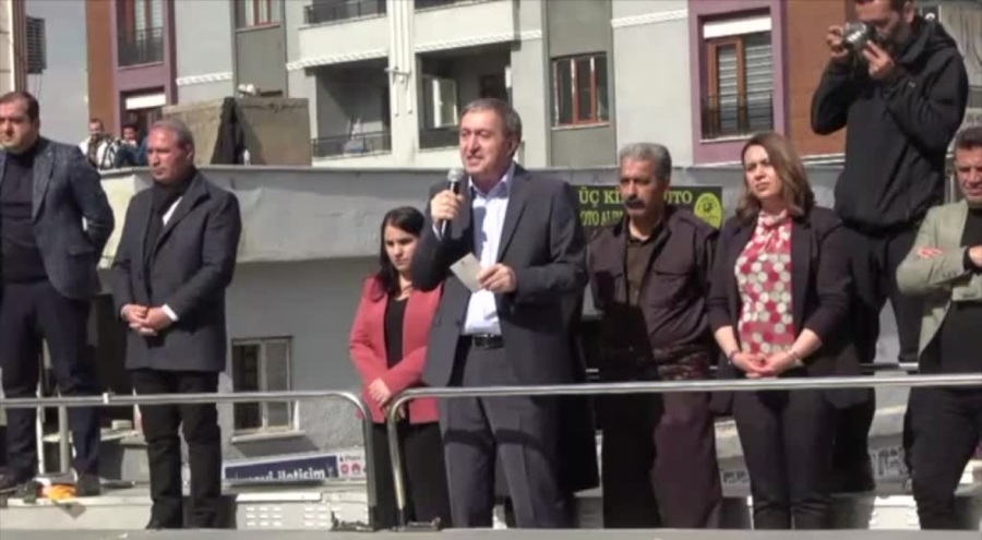 DEM Parti'nin programında yasa dışı slogan: 6 gözaltı