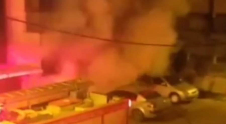 Park halindeki araç alev alev yandı