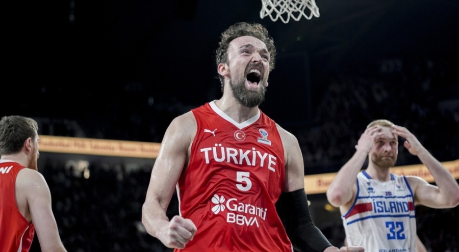 12 Dev Adam, İzlanda'yı son saniye basketiyle mağlup etti!