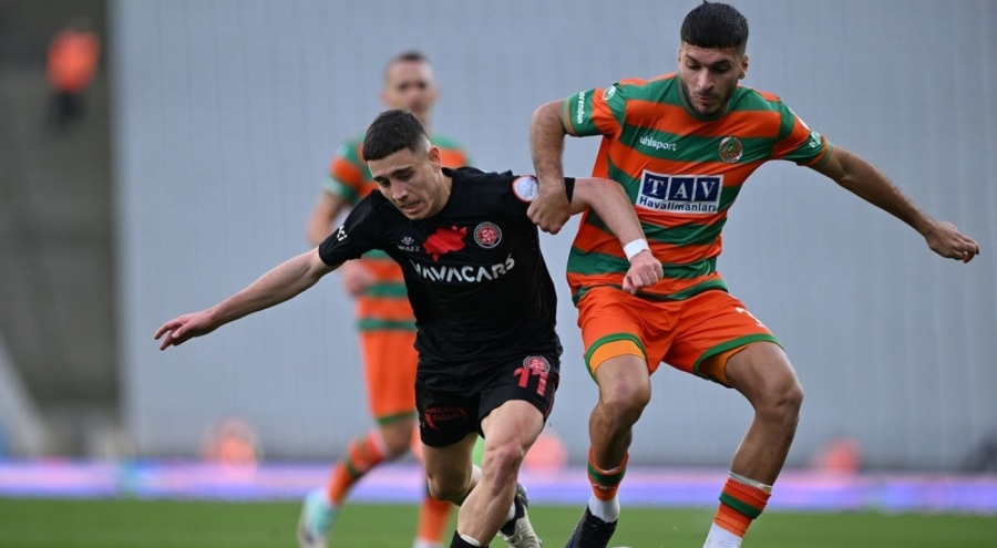 Alanyaspor, Karagümrük deplasmanında 1 puanı 90+5'te elde etti