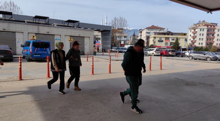Bursa'da yapılan operasyonda uyuşturucu taciri iki sevgili yakalandı!