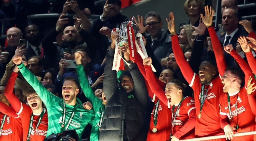 İngiltere Lig Kupası'nı Liverpool kaldırdı!