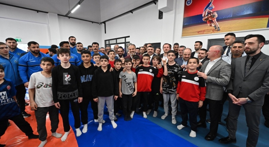 Bursa Yıldırım'da gençlik ve spor merkezi açıldı