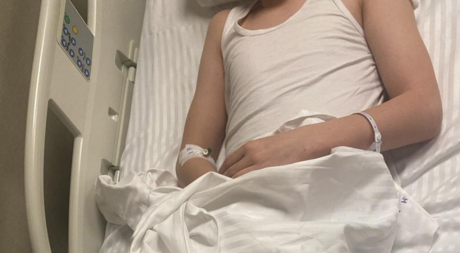 İstanbul'da kar maskeli çocuk arkadaşını bıçakladı!