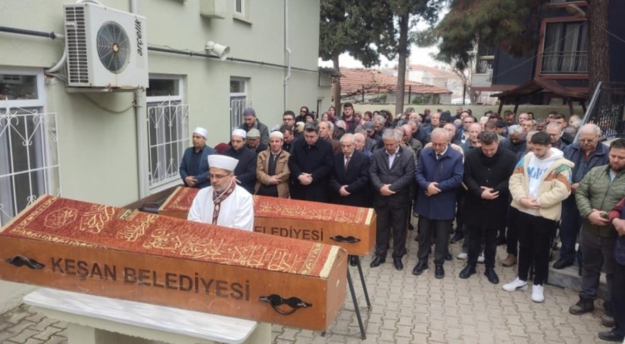 Baba ile oğlu aynı gün yaşamını yitirdi