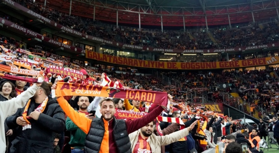 Galatasaray taraftarından Türkiye Futbol Federasyonu'na sessiz protesto