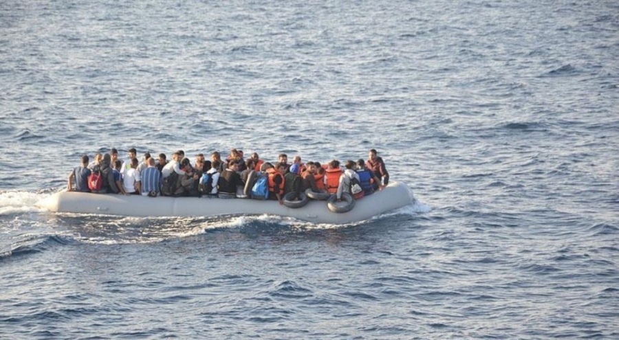 İzmir Karaburun açıklarında 77 kaçak göçmen yakalandı