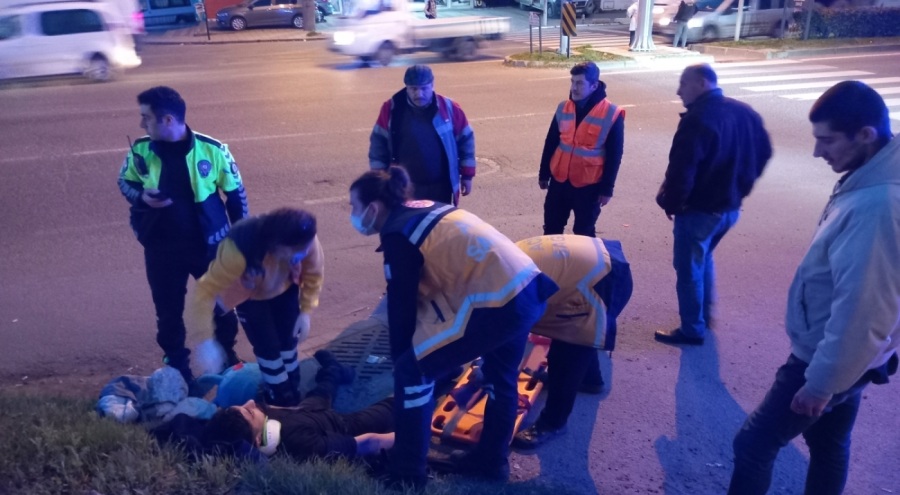 Otomobille çarpışan motosiklet sürücüsü yaralandı