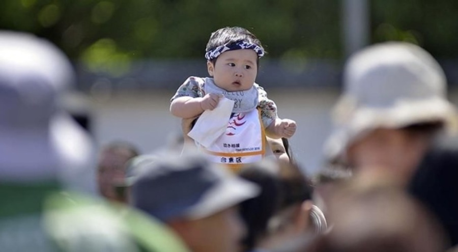 Japonya'da doğum oranları rekor seviyede geriledi