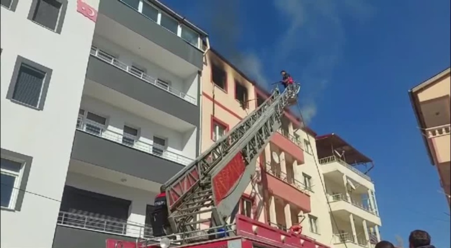 Apartmanda yangın paniği!