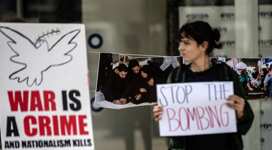 İsrail'in başkenti Tel Aviv'de savaş karşıtı gösteri düzenlendi