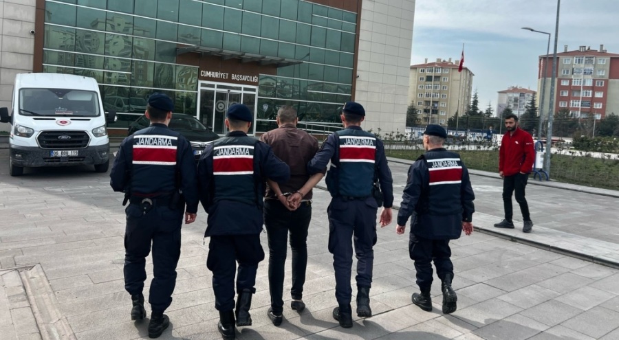 Şüpheli araçta 8 kaçak yakalandı!