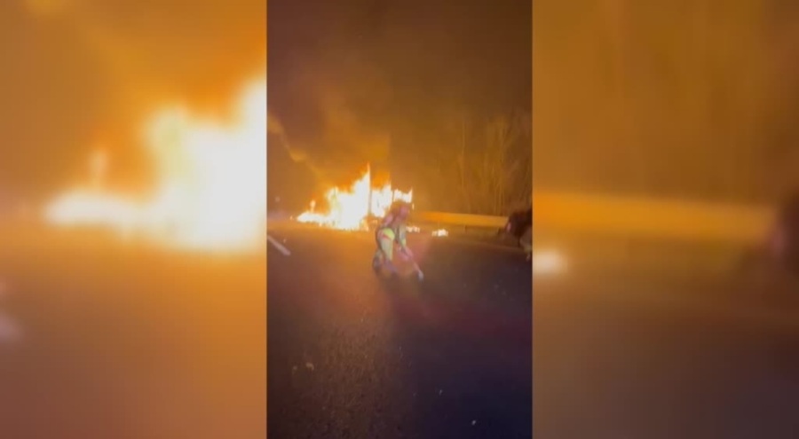 Anadolu Otoyolu'nda seyir halindeki tırın dorsesinde yangın çıktı