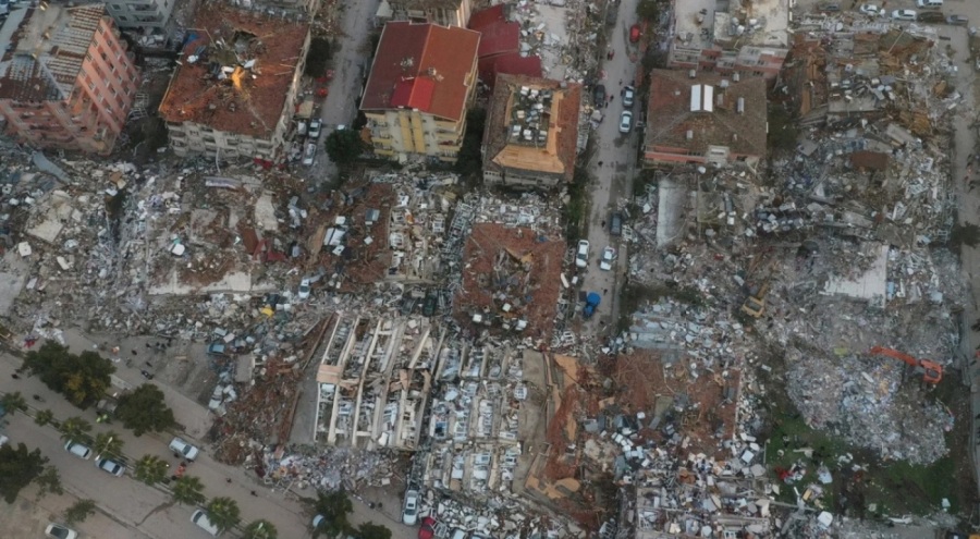 Kahramanmaraş'ta enkazdan çıkan çelik kasalar sahiplerini bekliyor