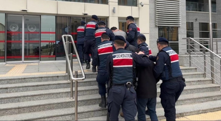 11 kaçak göçmen yakalandı: 5 gözaltı