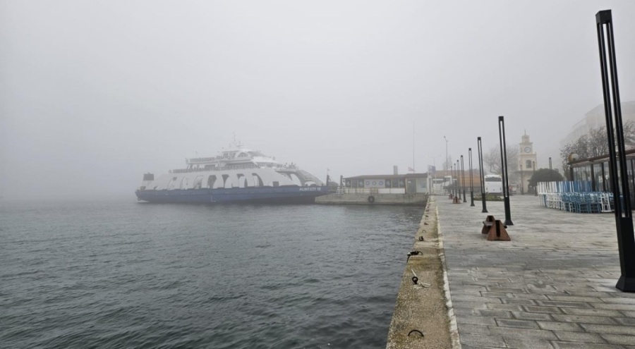 Çanakkale Boğazı'nda gemi trafiğine sis engeli