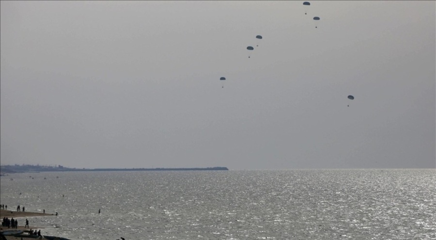 Gazze Şeridi'nin kuzeyine uçaklarla insani yardım ulaştırıldı