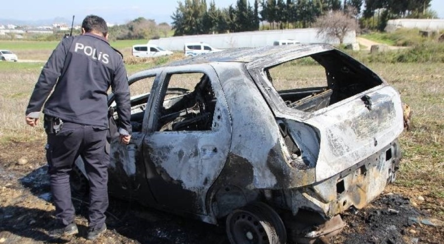 Karısına kızıp, otomobilini ateşe verdi!