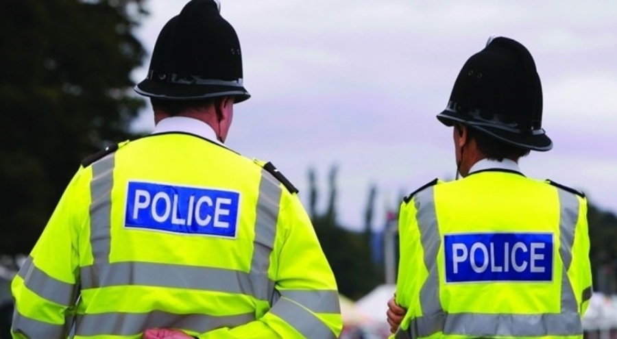 Irkçı ve kadın düşmanı mesajlar attı: Polislikten ihraç edildi