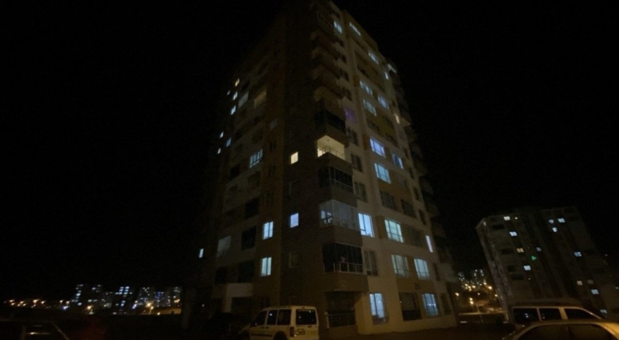 24 yaşındaki genç 6'ncı kattan düşüp can verdi