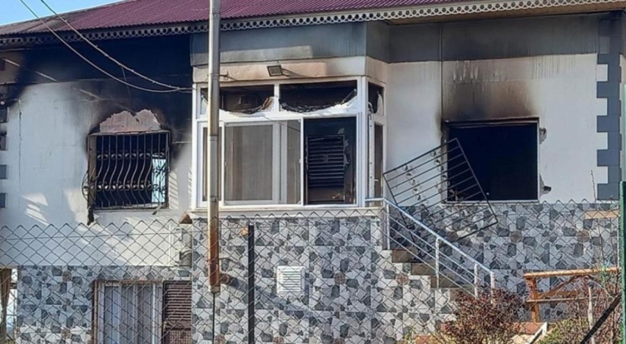 Evde çıkan yangında can verdiler