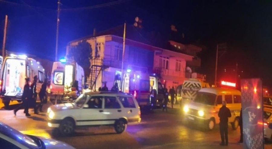 Servis minibüsleri çarpıştı! Çok sayıda yaralı