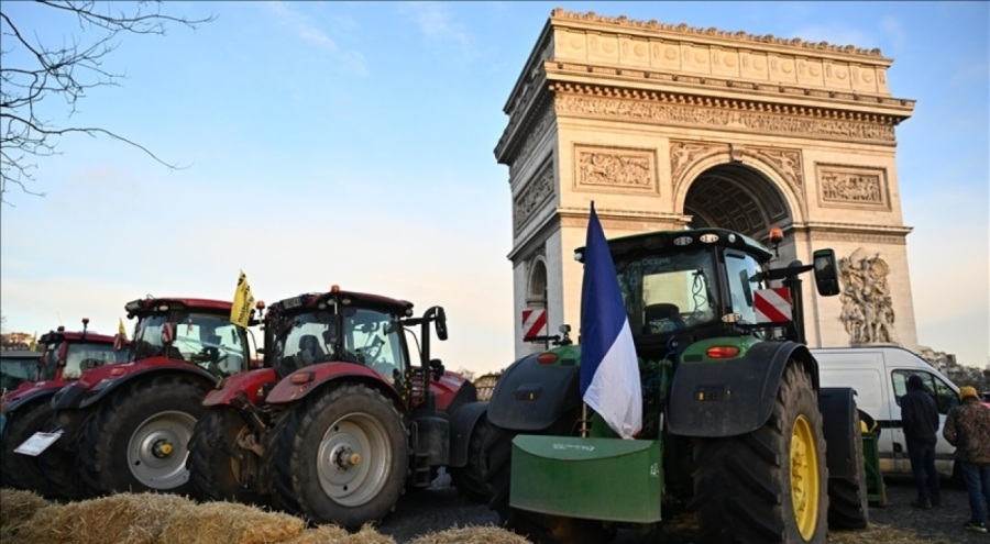 Fransa'da çiftçilerden eylem: 66 gözaltı