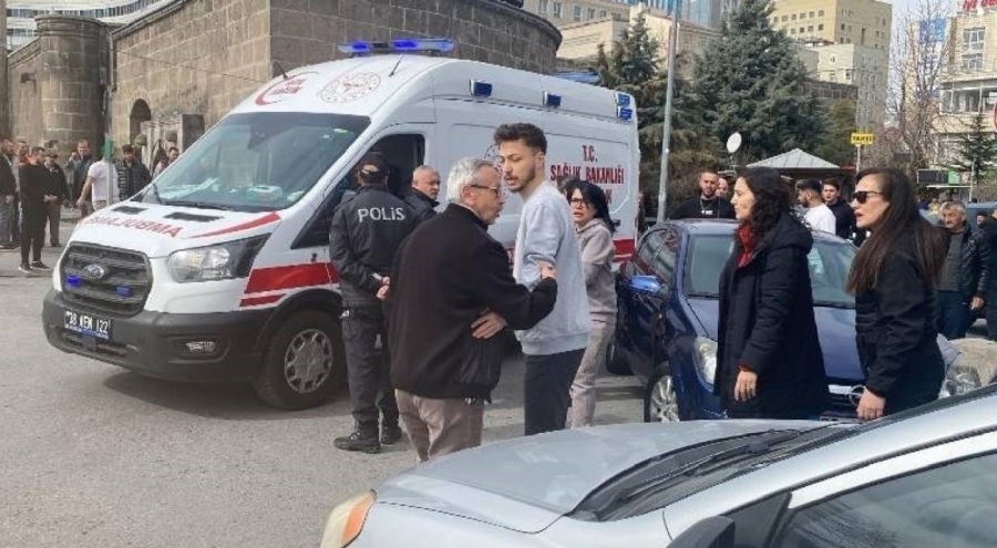 Husumetli iki grup arasında bıçaklı kavga