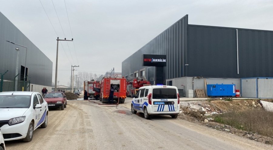 Akrilik levha fabrikasında yangın