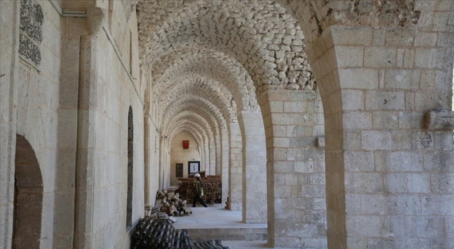 Depremde hasar gören Şanlıurfa'daki tarihi Ulu Cami onarılıyor