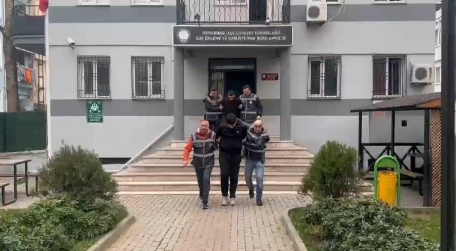 Bursa'da 88 yıl hapis cezası bulunan şüpheli bazanın altında yakalandı
