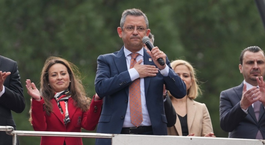 CHP Genel Başkanı Özel: Emekliyle çalışanı karşı karşıya getirmeye çalışıyor