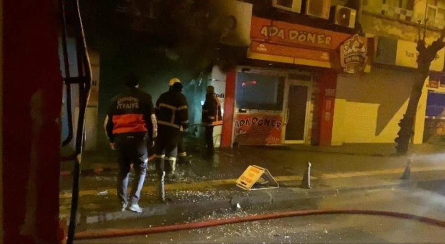 Kimliği belirsiz kişiler tarafından kundaklanan iş yeri küle döndü