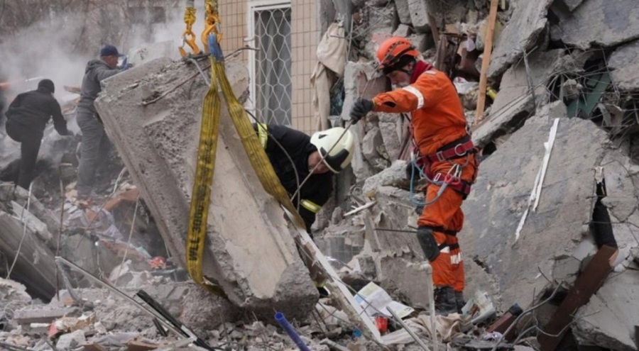 Rusya, Ukrayna'da apartman vurdu: Ölü ve yaralı var