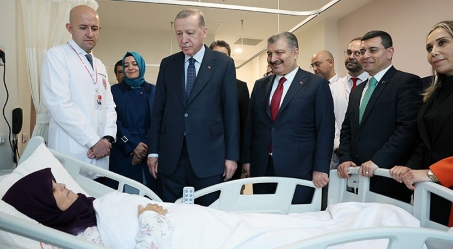 Erdoğan Antalya'da tedavi gören hastaları ziyaret etti