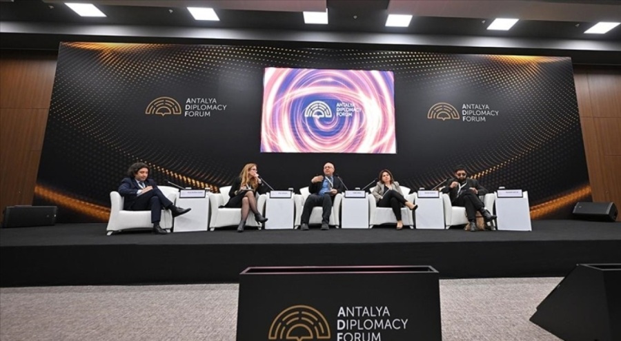 'Uluslararası Sistemdeki Mevcut Krize Dair Tarihten Fikirler' paneli Antalya Diplomasi Forumu'nda gerçekleştirildi