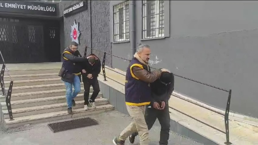Bursa'da çaldıkları aracın yakıtı bitince yenisini çalan hırsızlar tutuklandı