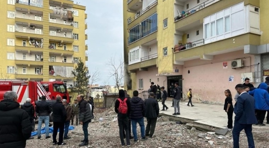 Diyarbakır'da çıkan yangında itfaiye eri yaralandı