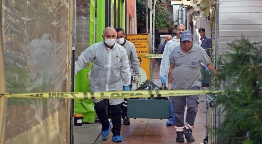 İş merkezi önündeki kaldırımda ölü bulundu