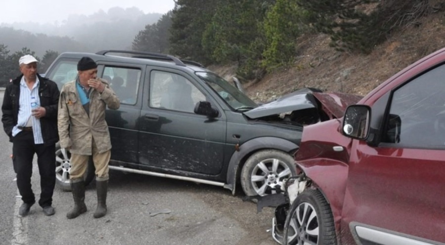 Cip ve hafif ticari araç kafa kafaya çarpıştı! Çok sayıda yaralı