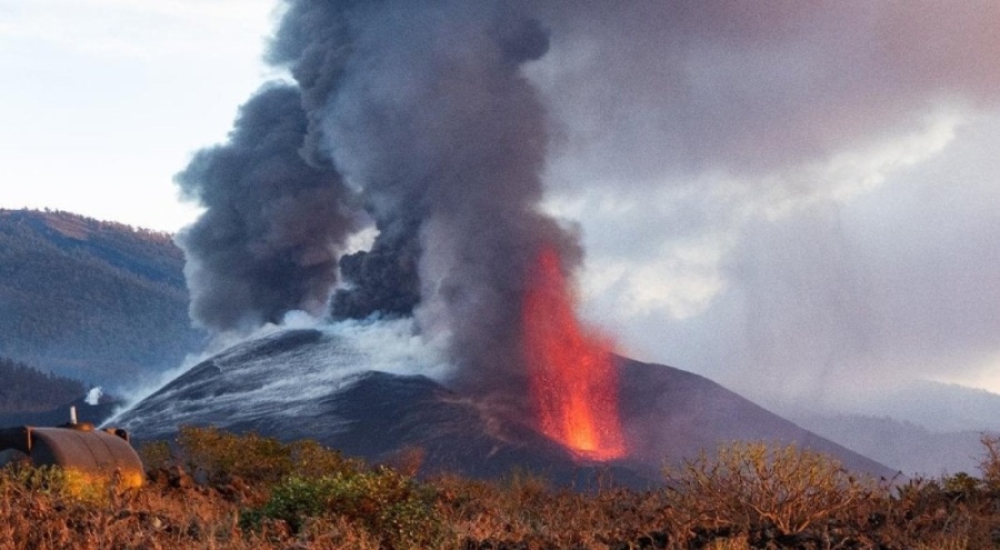 Ekvador'da La Cumbre Yanardağı patladı
