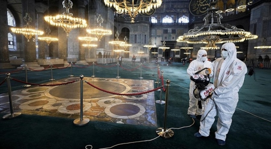 Ayasofya Camii'nde Ramazan ayı temizliği yapıldı