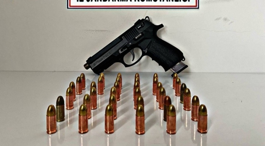 Ruhsatsız silahlar ele geçirildi