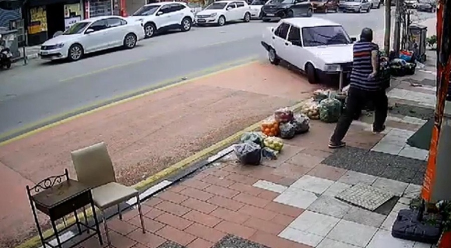 Üzerine gelen otomobilden kıl payı kurtuldu