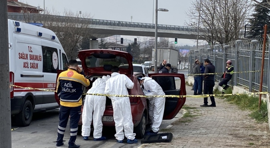 Aracında başından vurulmuş halde bulundu