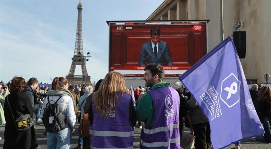Dünya'da bir ilk! Fransa'da kürtaj hakkı anayasal güvence altına alındı