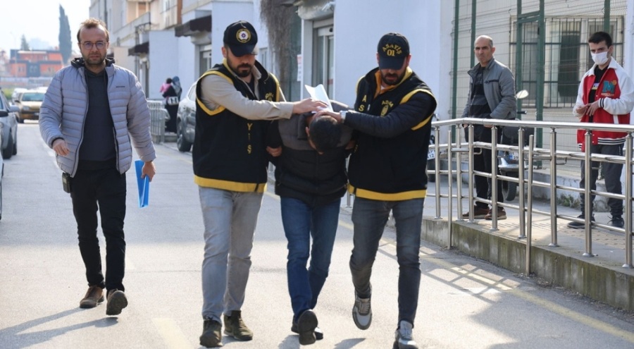 Barışma teklifini reddeden eski sevgilisini tabancayla vurdu