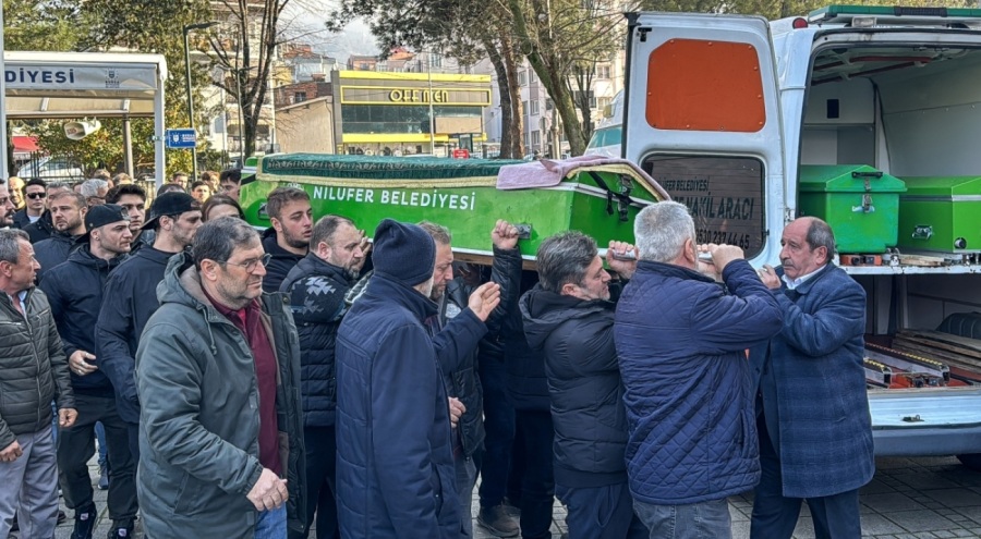 Bursa'da depremde hayatını kaybeden kişi toprağa verildi